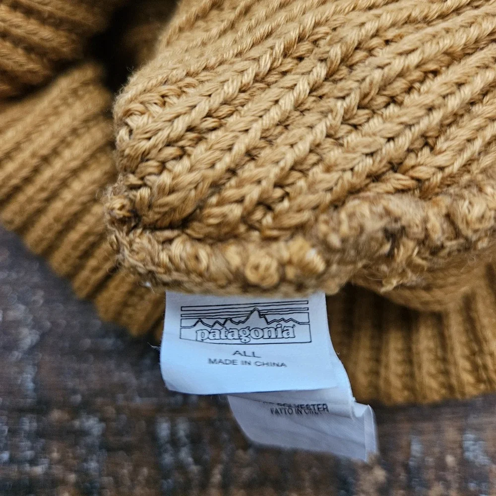 The Patagonia Fisherman's Rolled Beanie Unisex Color Autumn Orange